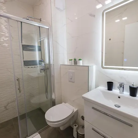 Cosmopolitan , Sea View, And Free Garage Parking Apartment Makarska